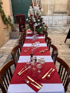 Restaurant méditerranéen avec ambiance tropézienne au cœur de Saint Tropez près de l'église